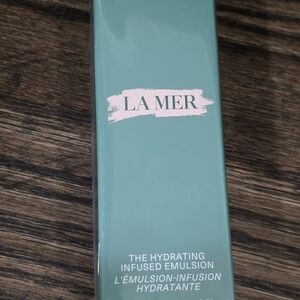 La Mer Hydrating Emulsion in Elegant Green